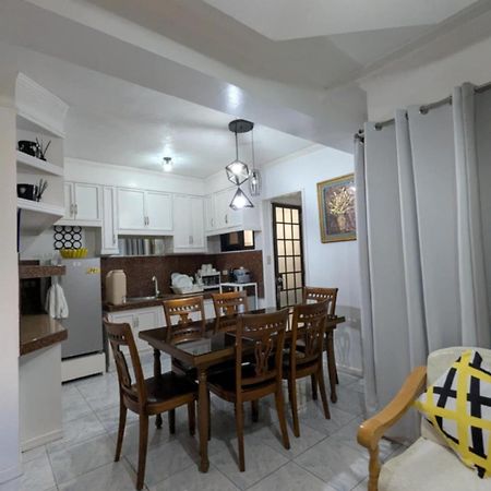 באגויו Emiliez Place מראה חיצוני תמונה