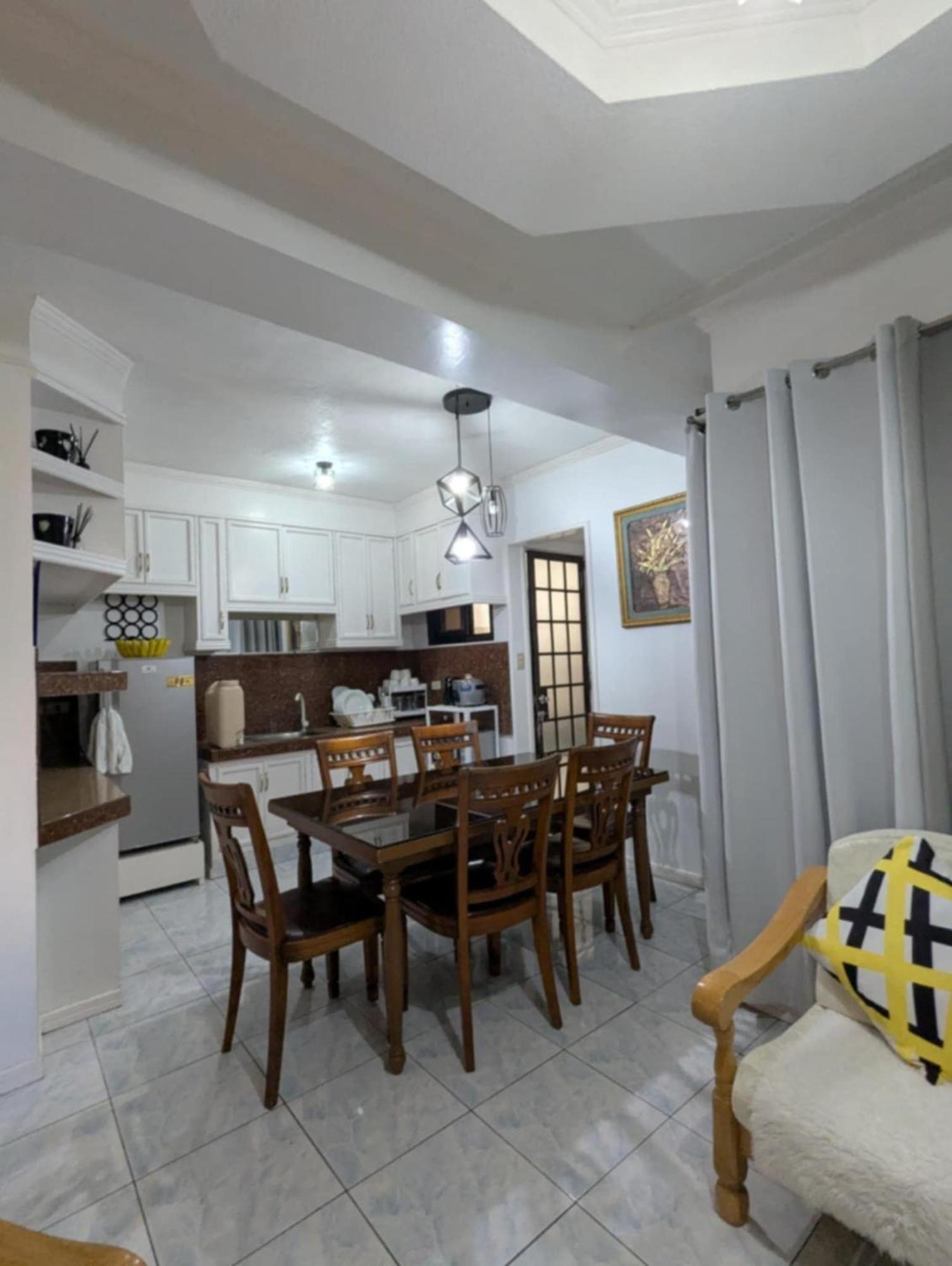 באגויו Emiliez Place מראה חיצוני תמונה